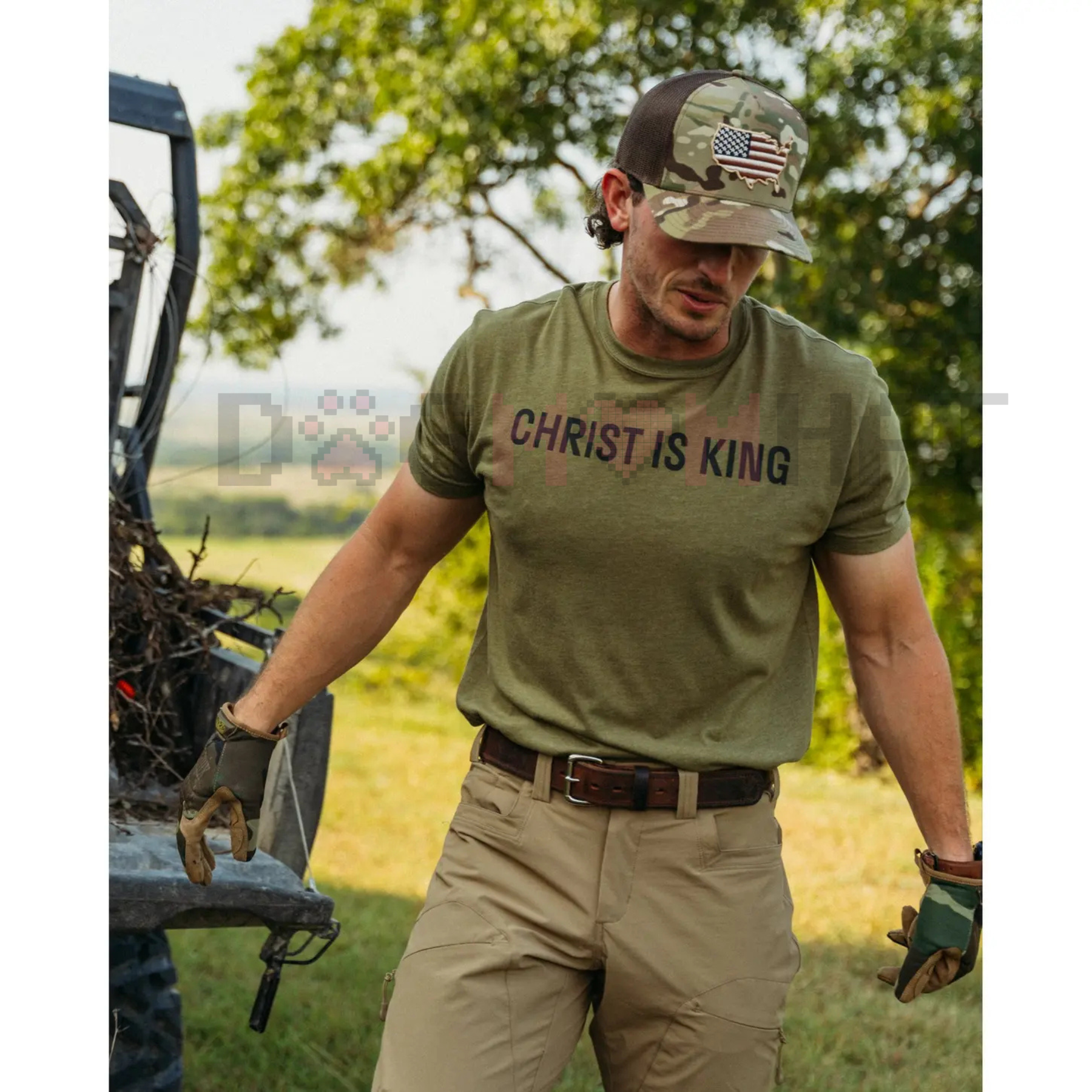 "Christ Is King" Tee – Unisex Christian T-Shirt, Faith-Based Apparel, Religious Statement Top