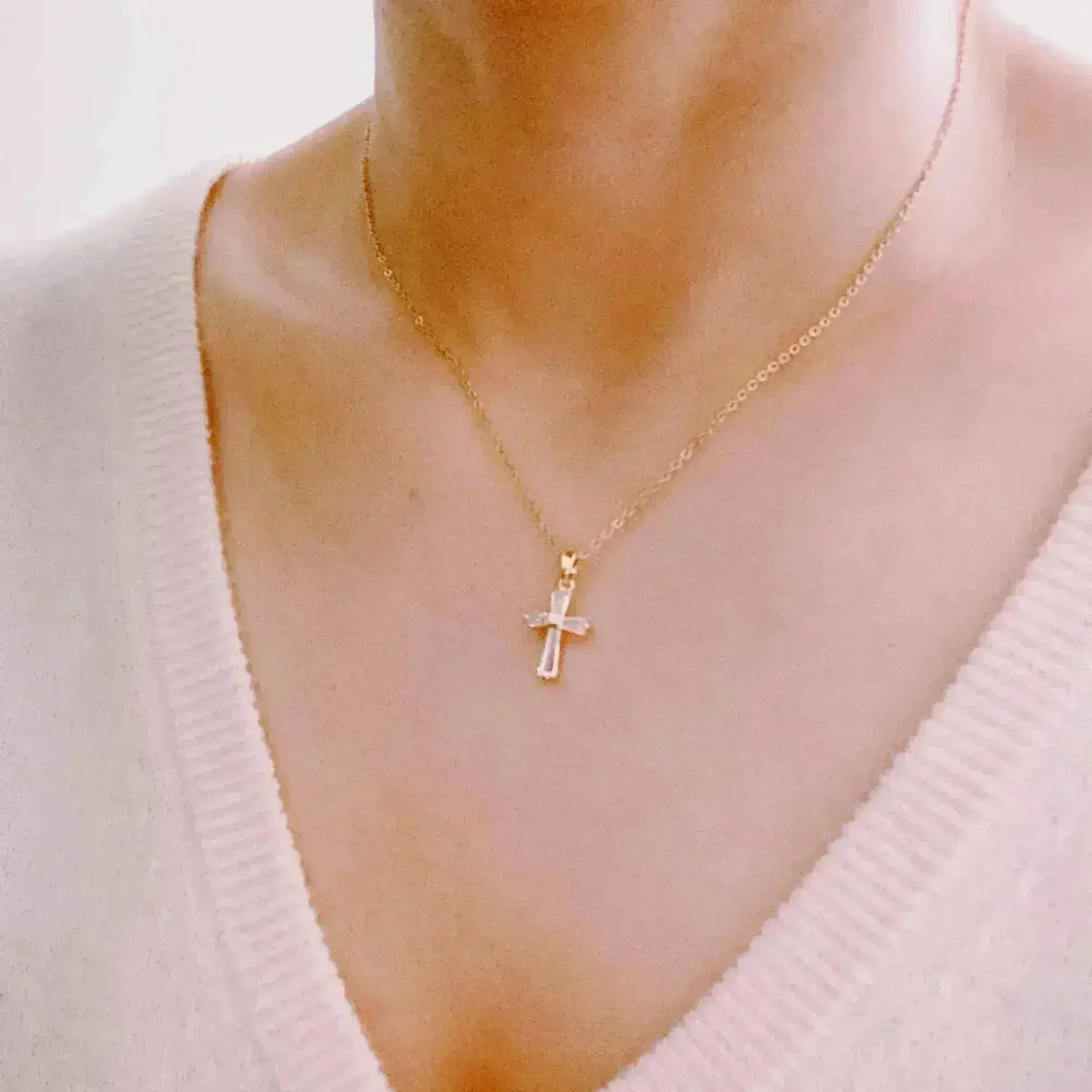 Crystal Cross Necklace – Elegant 18k Gold Plated Pendant | Timeless Style