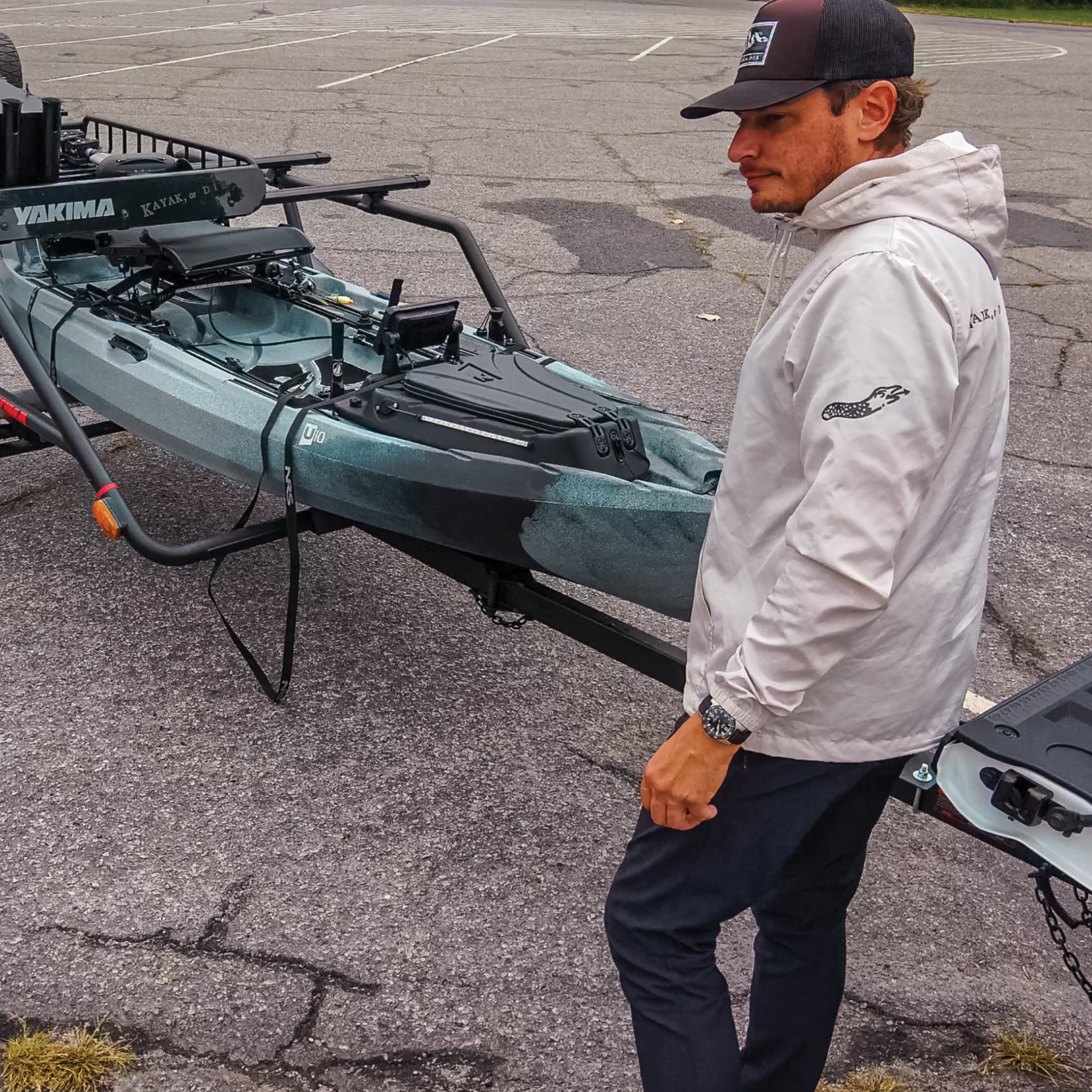 K,orD. PULLOVER HOODED WINDBREAKER