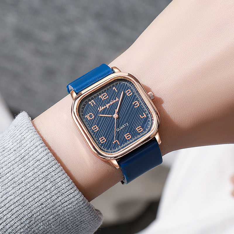 Fashionable quartz women's watch with silicone strap