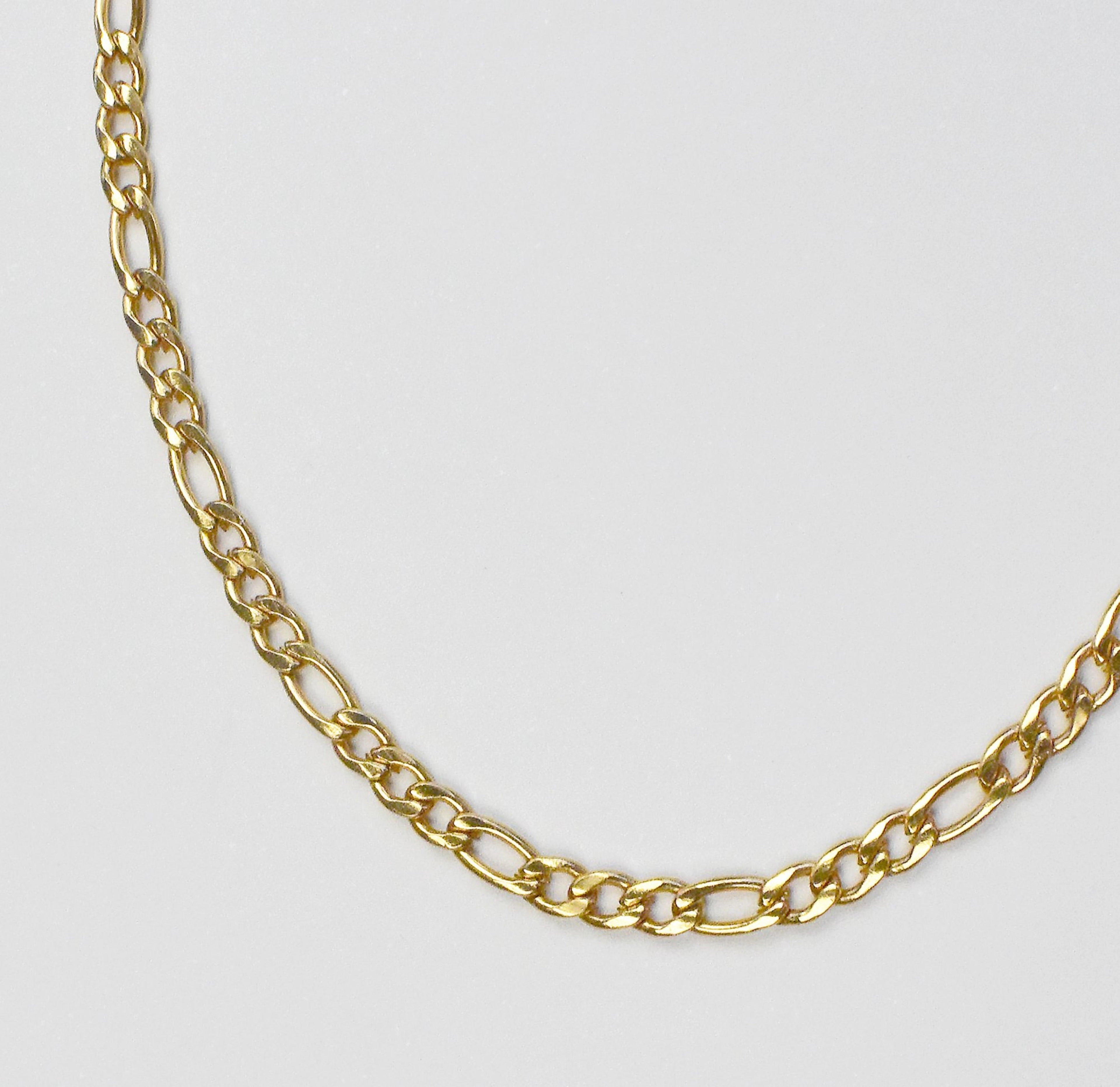 BOBBI DAINTY GOLD FIGARO CHAIN NECKLACE