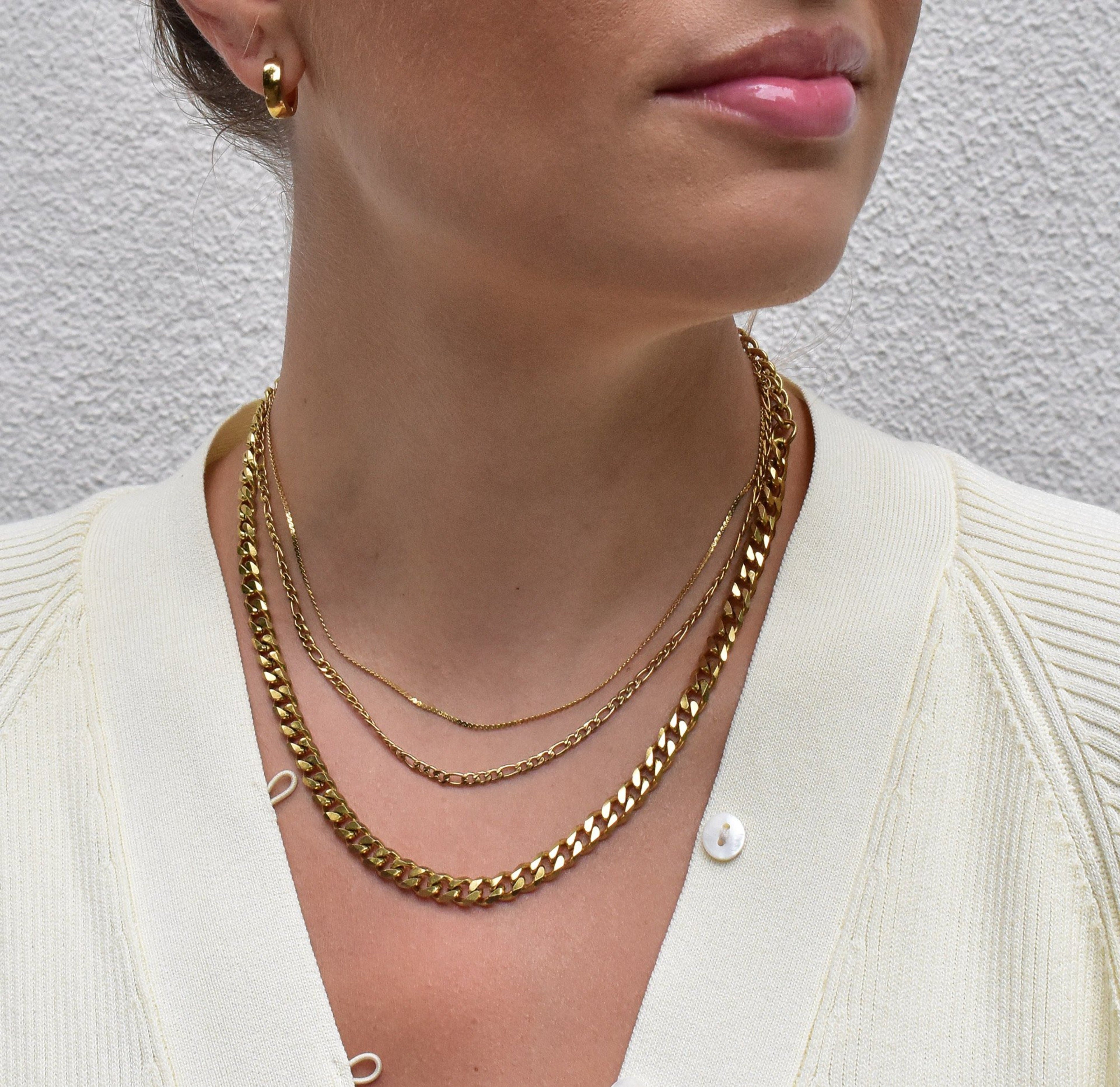 BOBBI DAINTY GOLD FIGARO CHAIN NECKLACE